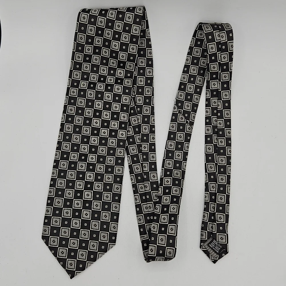 Alexander Julian colours geometric tie